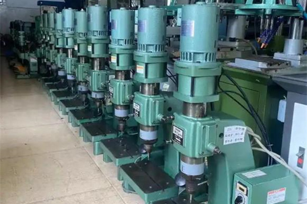 鉚釘機(jī)如何調(diào)整壓力？碩峰這樣說！ 圖1