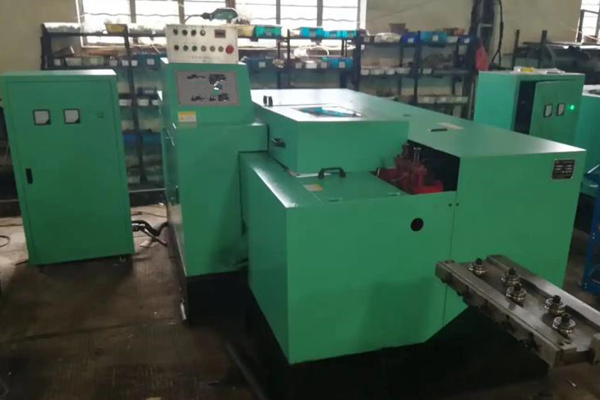 鉚釘機(jī)的性能、用途和操作方法 圖1