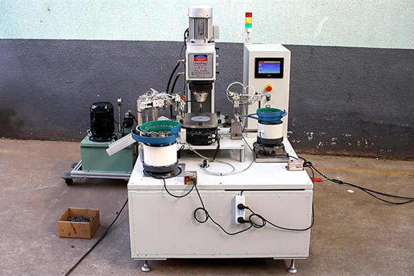 氣動鉚釘機設(shè)備實拍